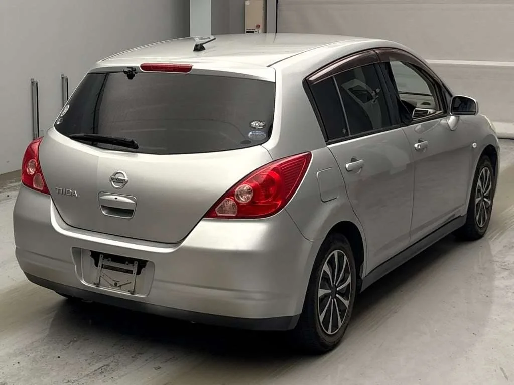 Nissan Tiida  с аукциона в Японии