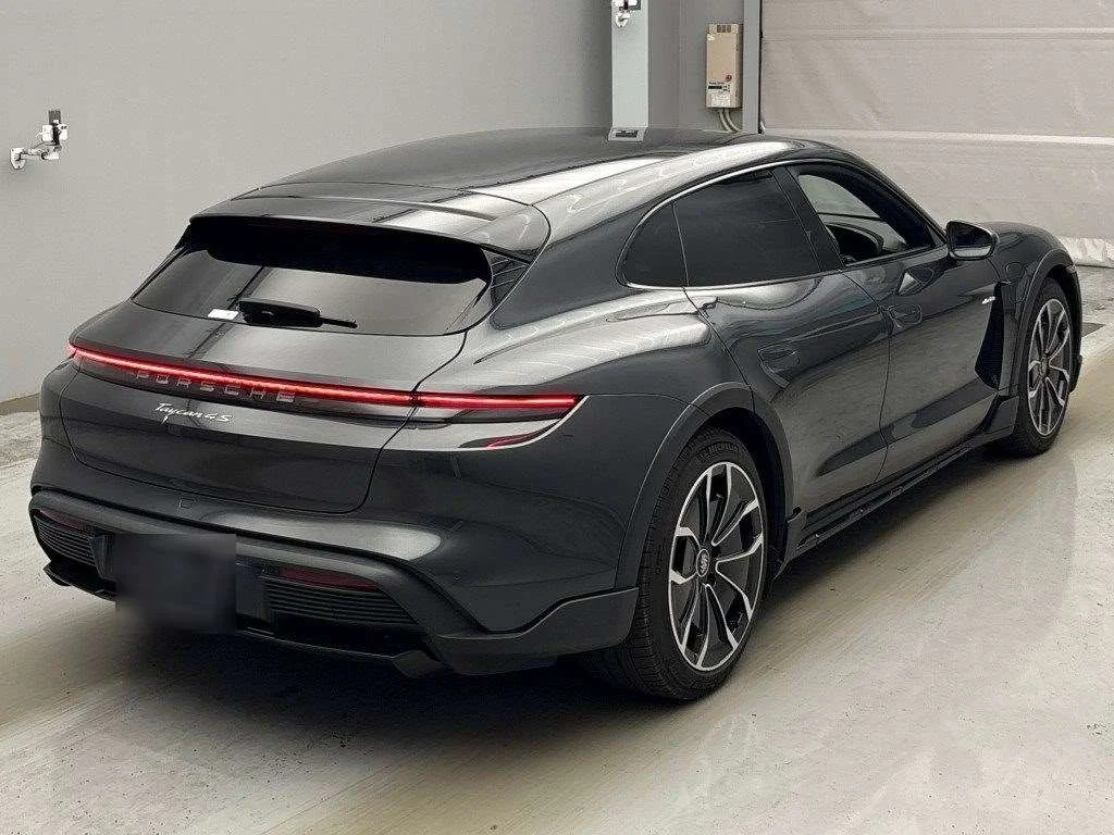 Porsche Taycan  с аукциона в Японии