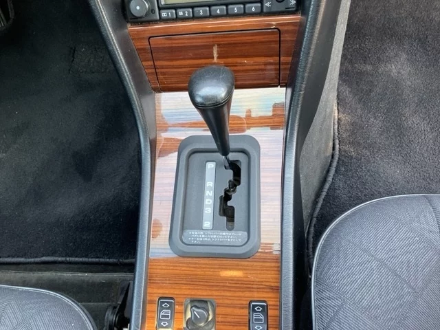 Mercedes-Benz E-Class  с аукциона в Японии
