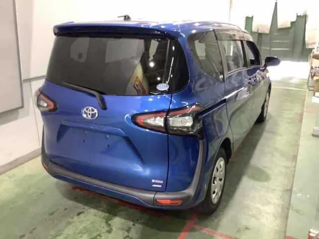 Toyota Sienta  с аукциона в Японии