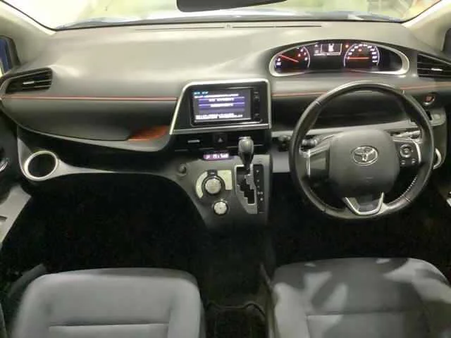 Toyota Sienta  с аукциона в Японии