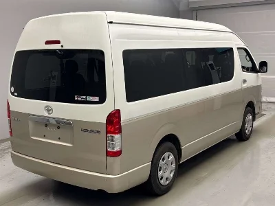 TOYOTA HIACE