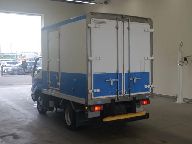 Toyota Dyna  с аукциона в Японии