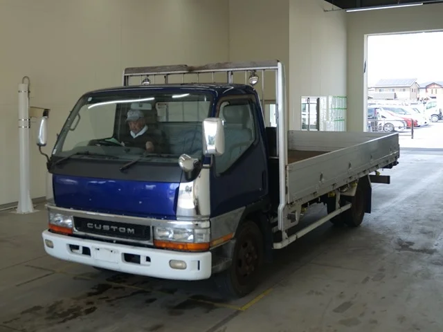 Mitsubishi Fuso Canter  с аукциона в Японии
