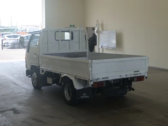 Toyota Dyna  с аукциона в Японии