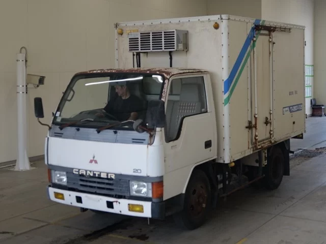 Mitsubishi Fuso Canter  с аукциона в Японии