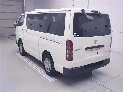 TOYOTA HIACE VAN
