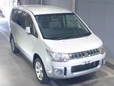 MITSUBISHI DELICA D5