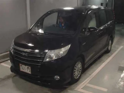 TOYOTA NOAH