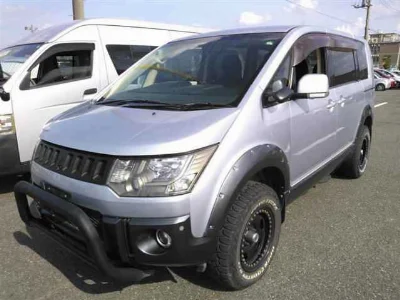 MITSUBISHI DELICA D5