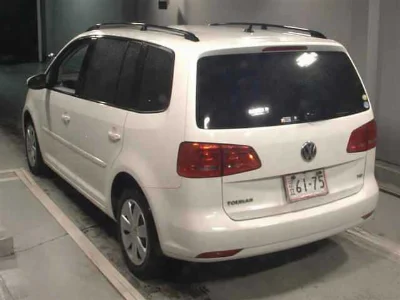 VOLKSWAGEN GOLF TOURAN