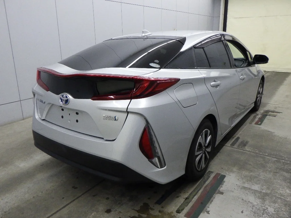 Toyota Prius  с аукциона в Японии