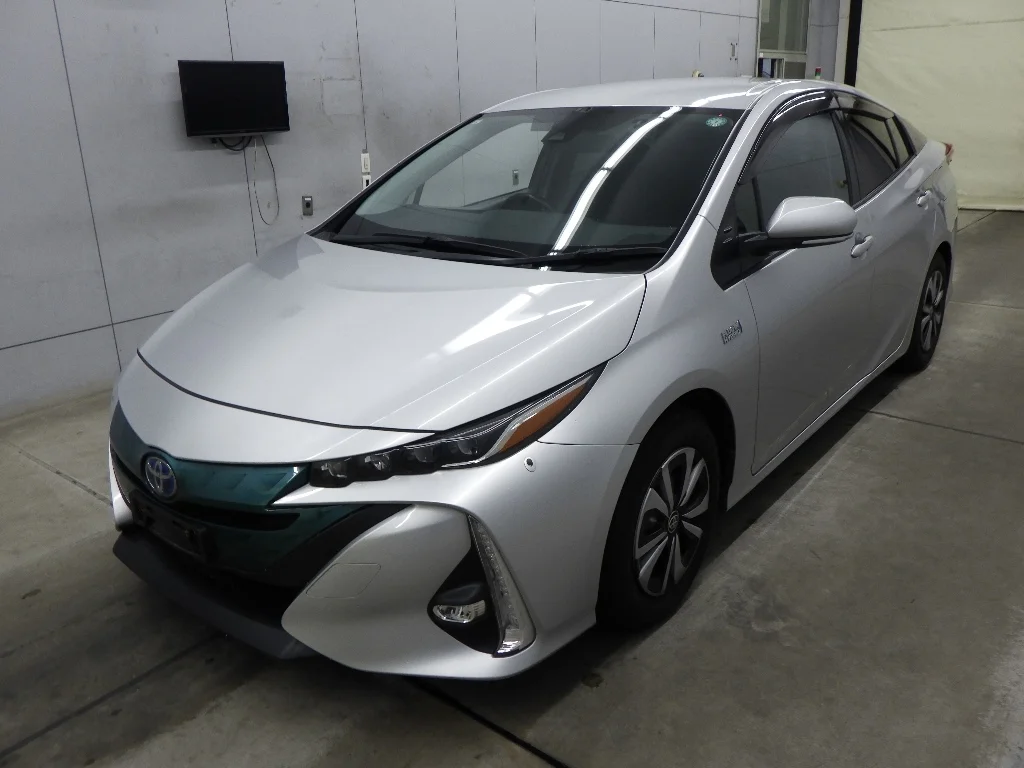Toyota Prius  с аукциона в Японии