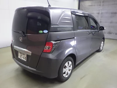 HONDA FREED SPIKE