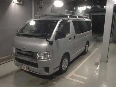 TOYOTA HIACE VAN