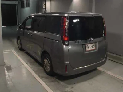 TOYOTA NOAH