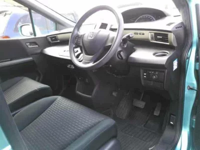 HONDA FREED SPIKE