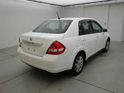 NISSAN TIIDA LATIO