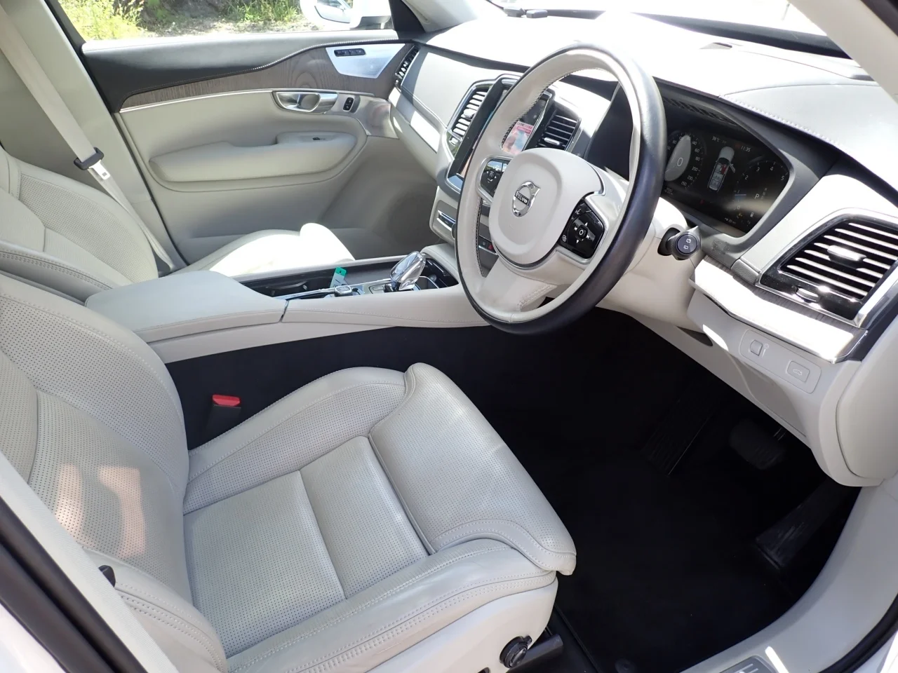 Volvo XC90  с аукциона в Японии