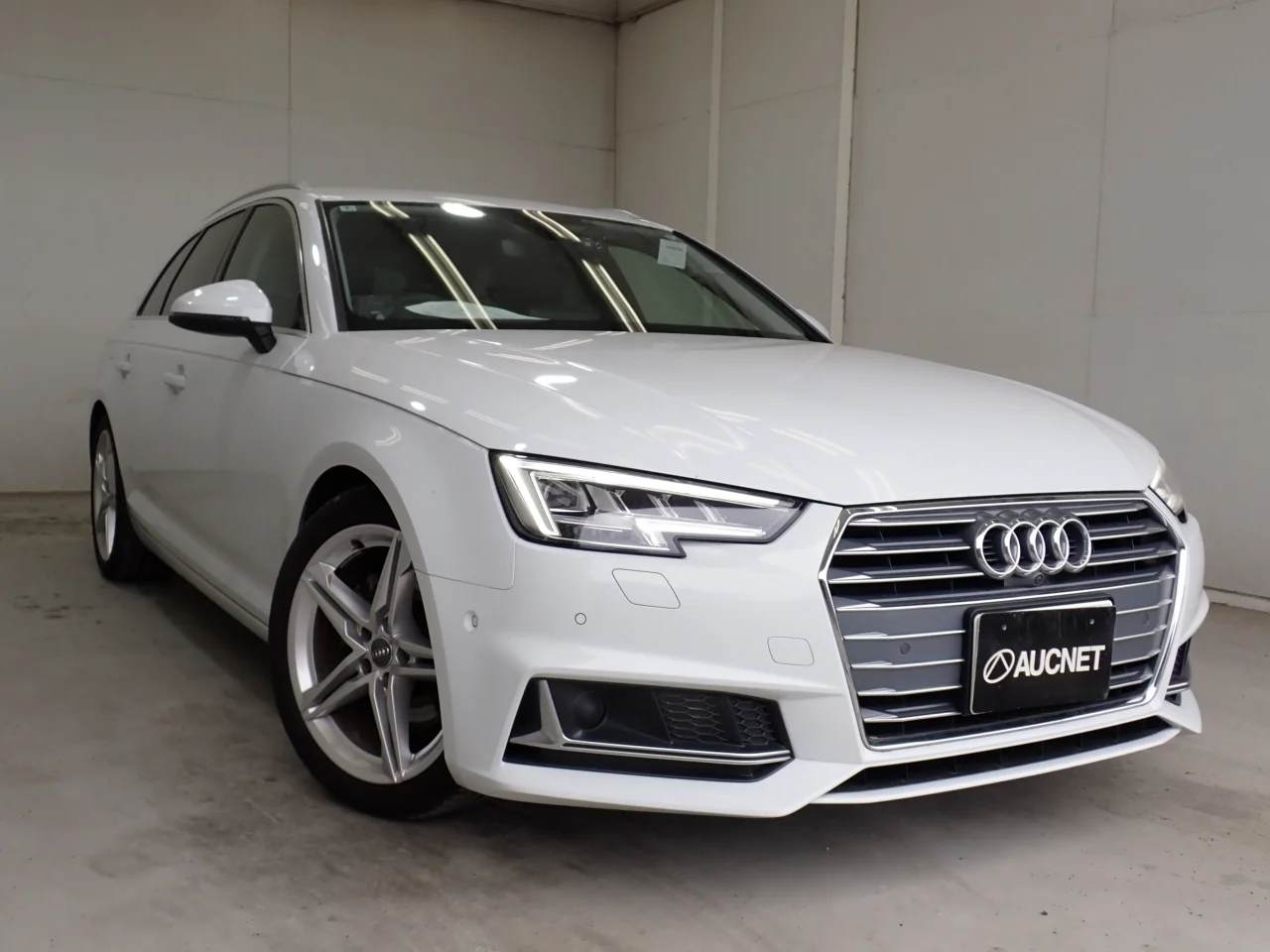Audi A4 Avant  с аукциона в Японии