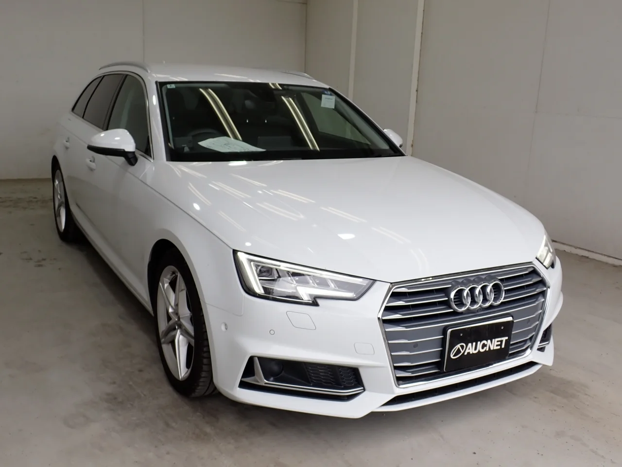 Audi A4 Avant  с аукциона в Японии