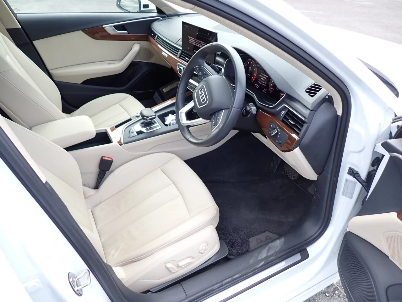 Audi A4 Avant  с аукциона в Японии