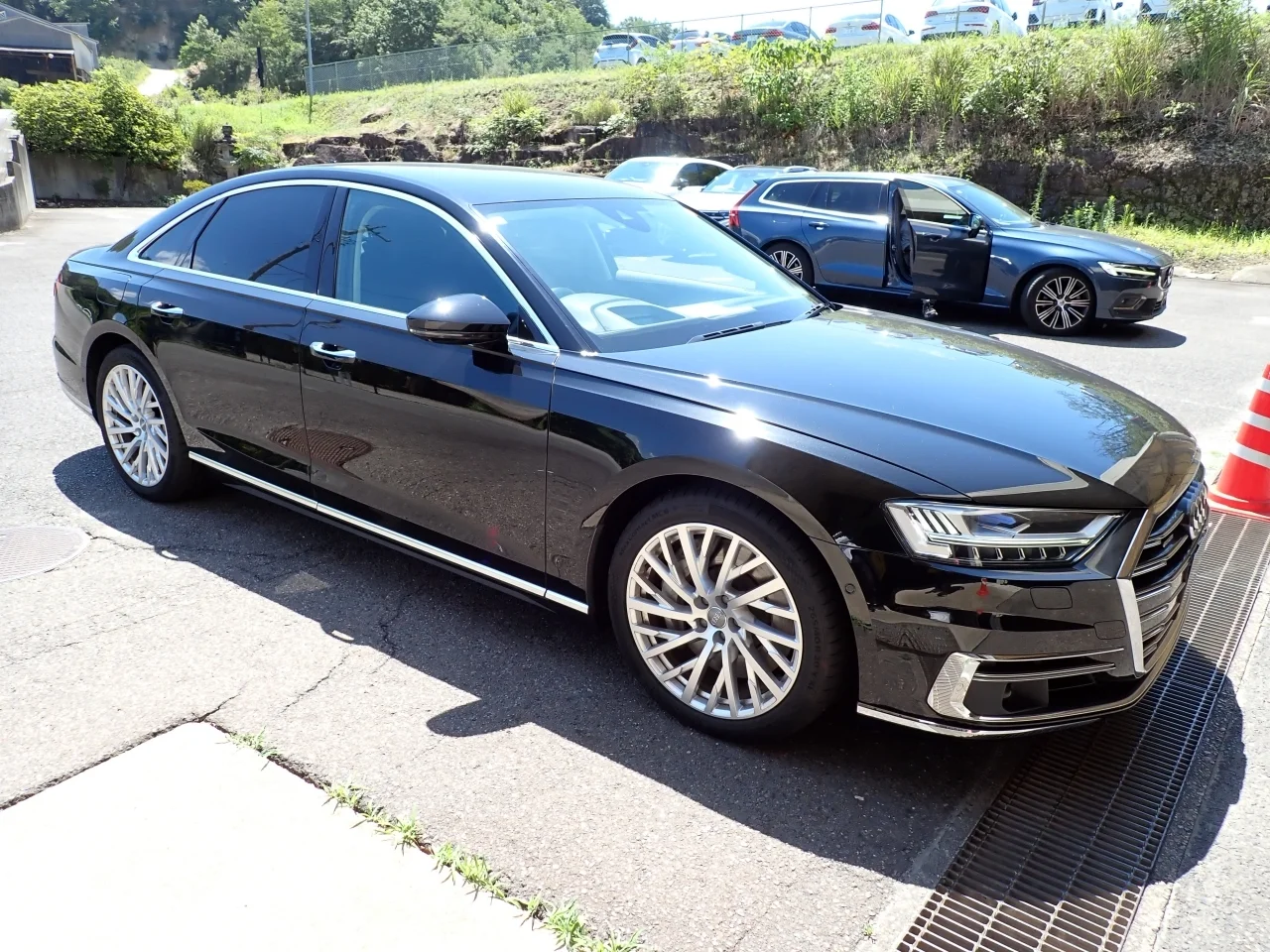 Audi A8  с аукциона в Японии