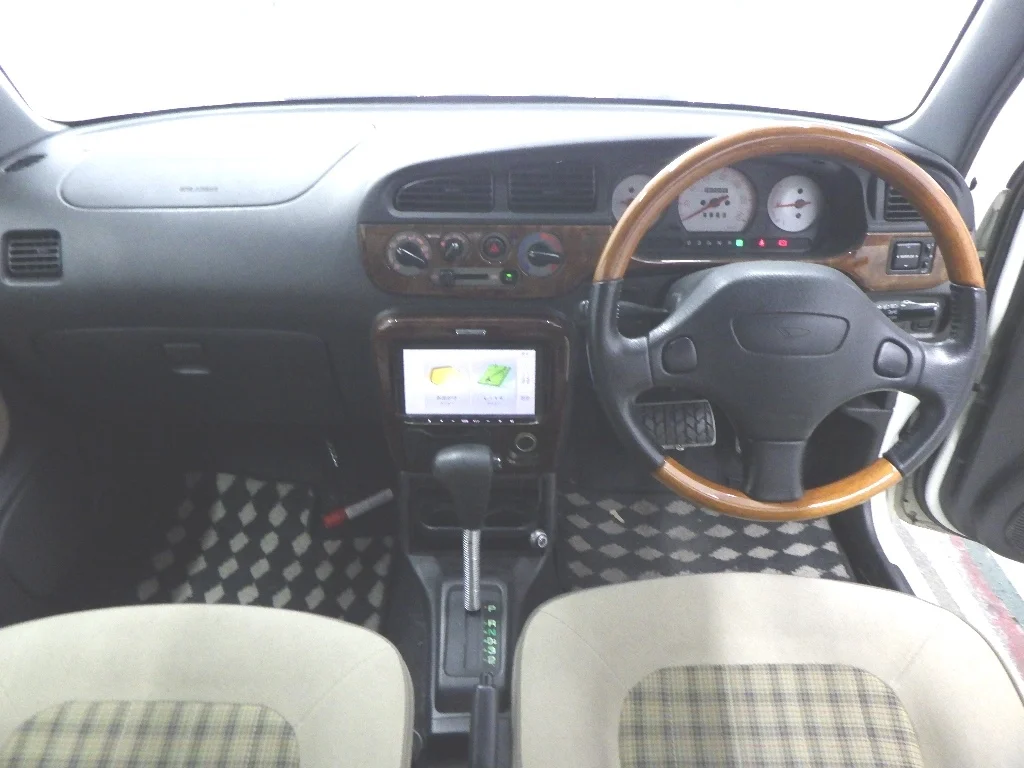 Daihatsu Mira  с аукциона в Японии