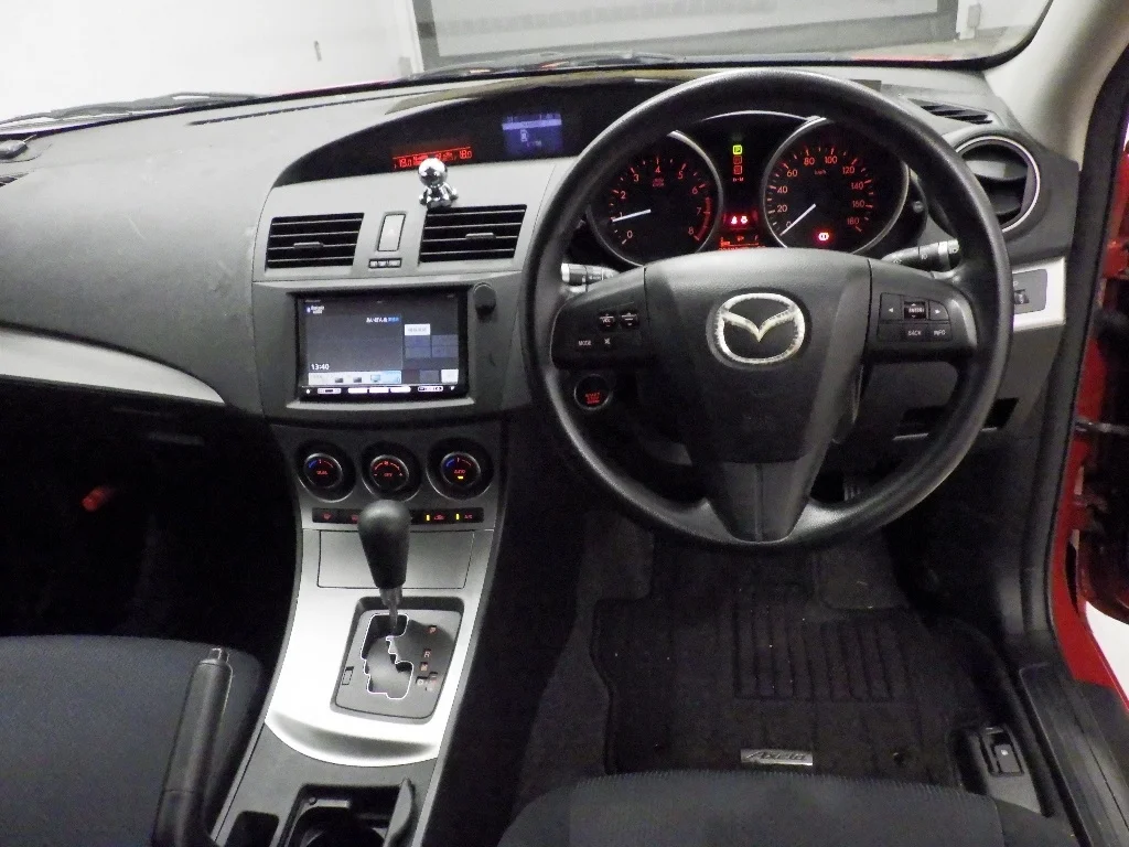 Mazda Axela  с аукциона в Японии