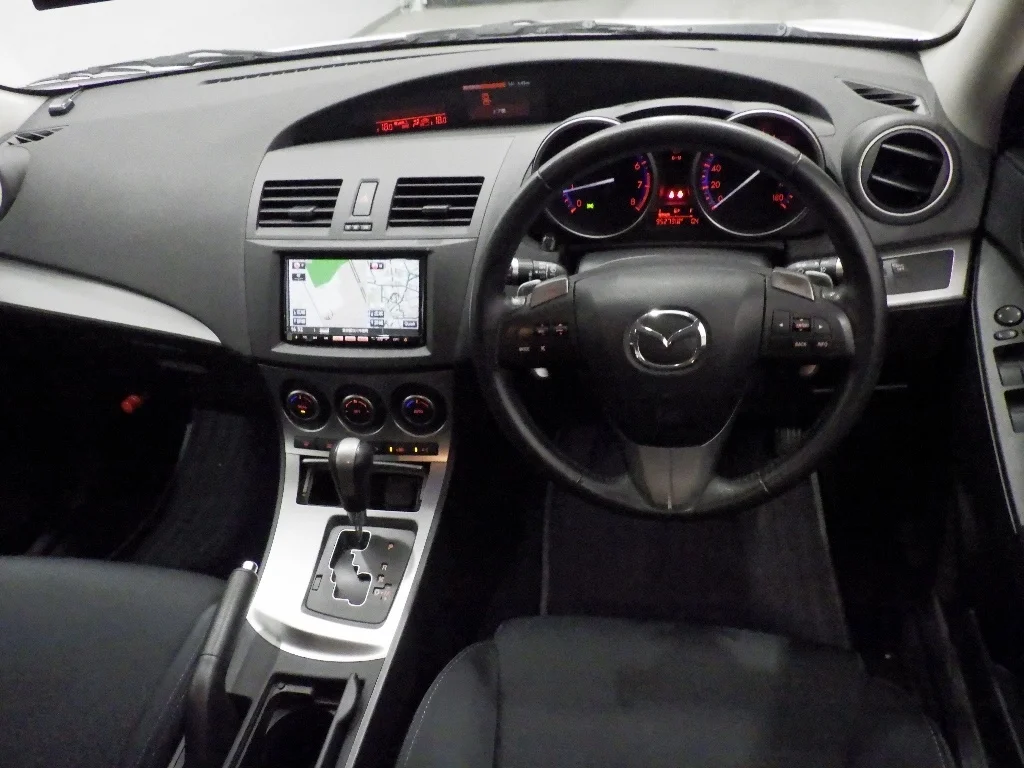 Mazda AXELA SPORT  с аукциона в Японии