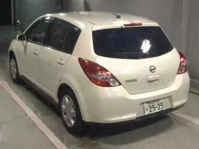 NISSAN TIIDA