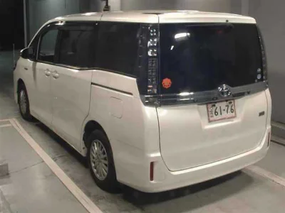 TOYOTA VOXY
