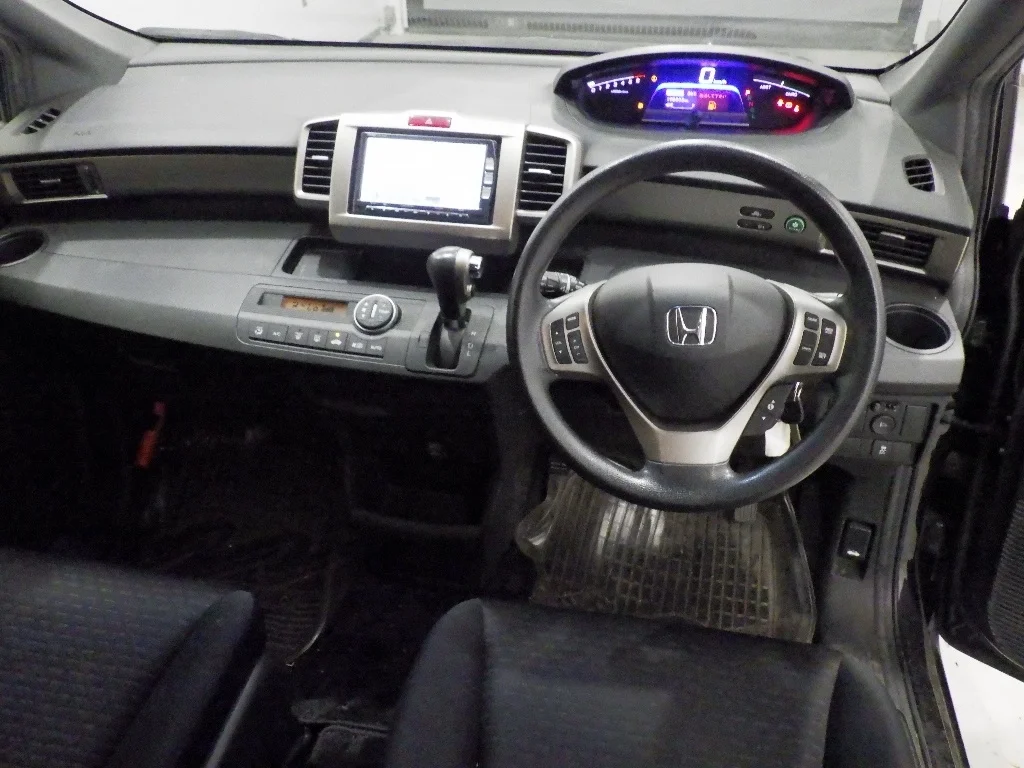 Honda Freed Spike  с аукциона в Японии