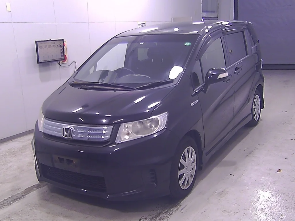 Honda Freed Spike  с аукциона в Японии