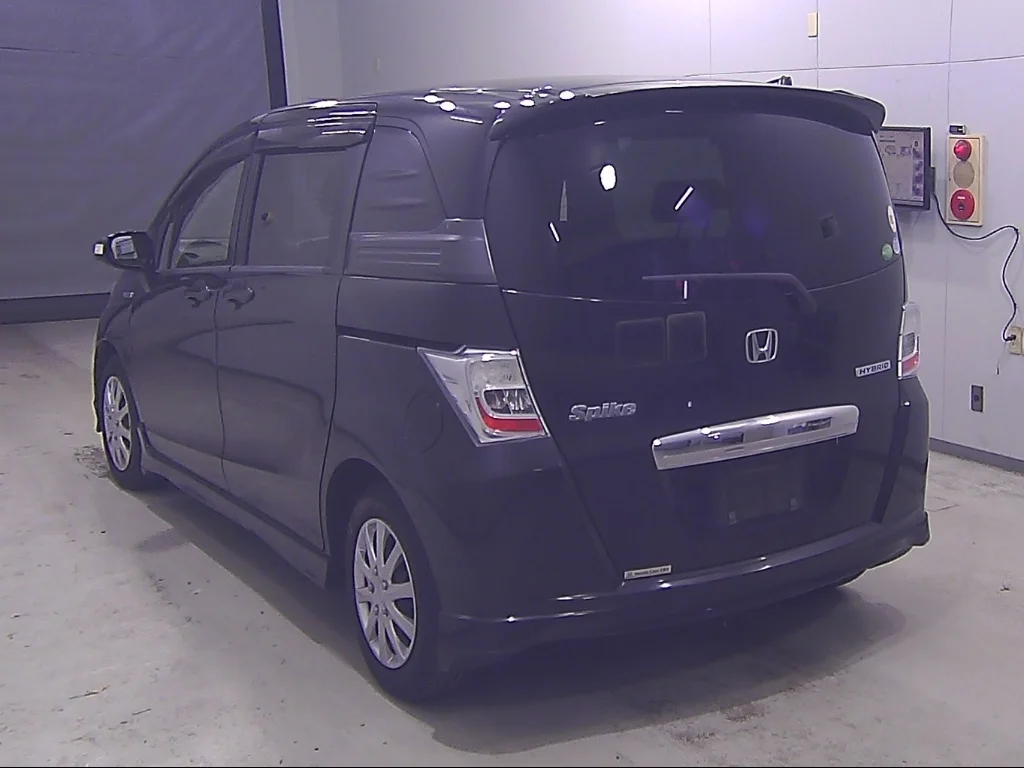 Honda Freed Spike  с аукциона в Японии