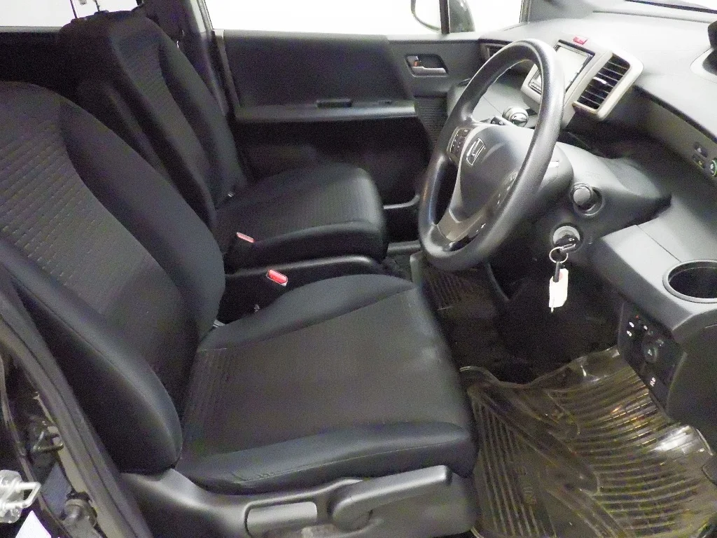 Honda Freed Spike  с аукциона в Японии