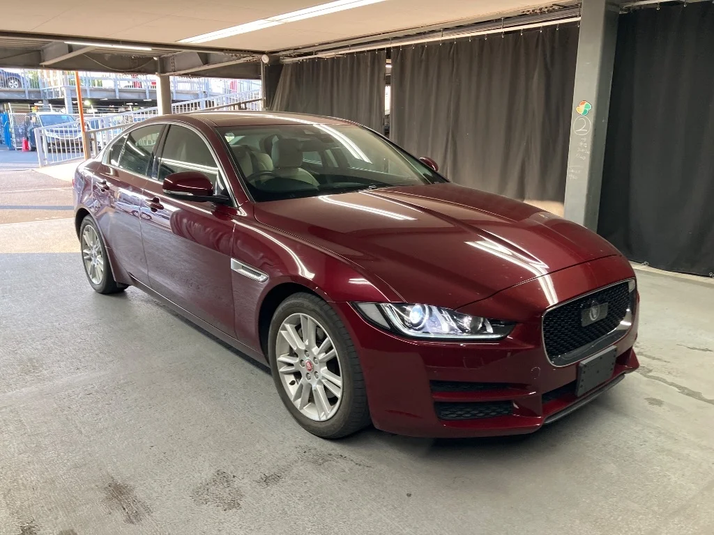 Jaguar XE  с аукциона в Японии