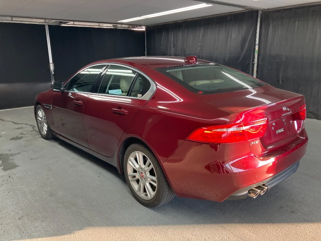 Jaguar XE  с аукциона в Японии