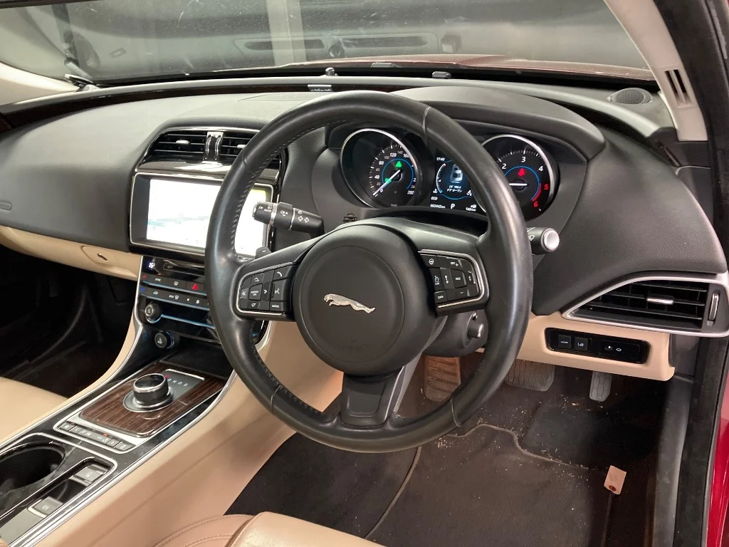 Jaguar XE  с аукциона в Японии