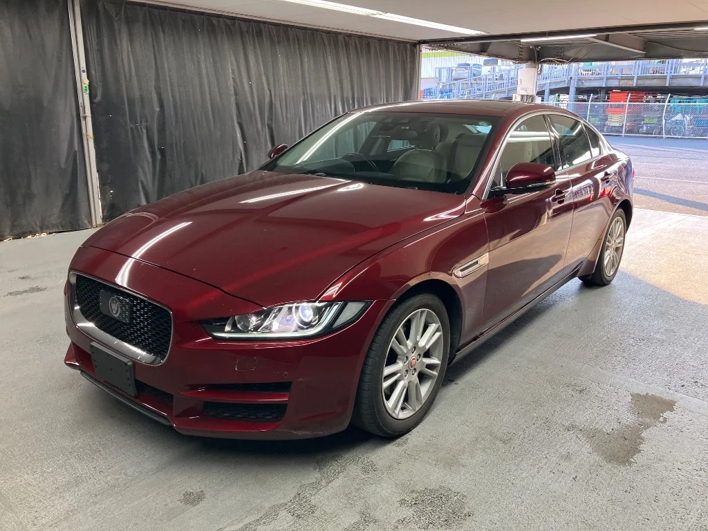 Jaguar XE  с аукциона в Японии