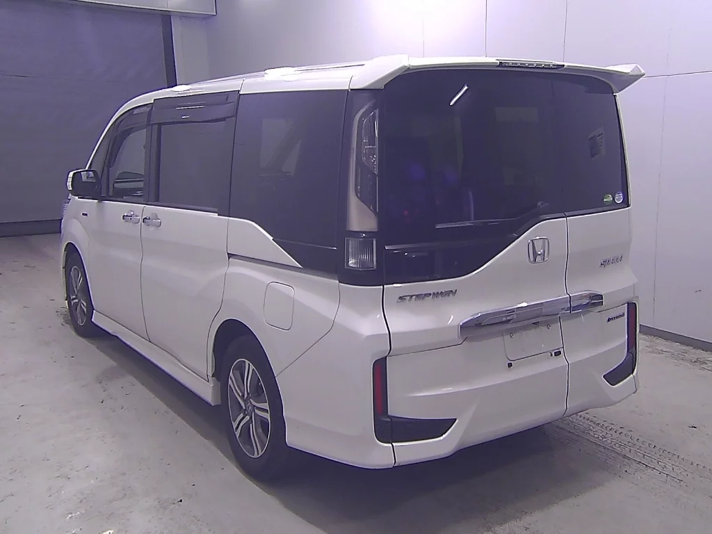 Honda STEPWGN SPADA  с аукциона в Японии