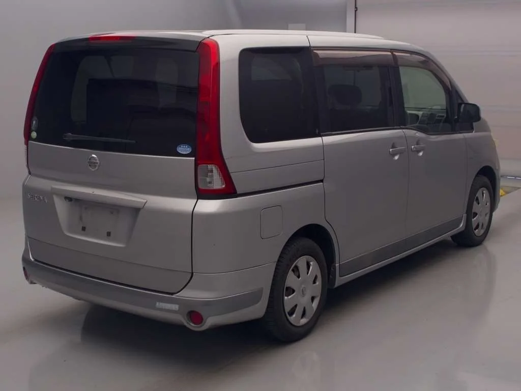 Nissan Serena  с аукциона в Японии