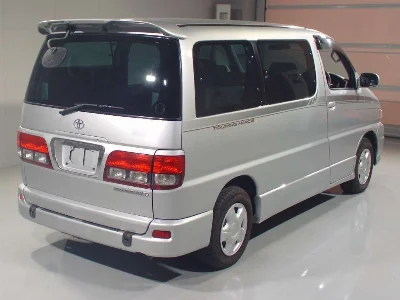 TOYOTA HIACE REGIUS