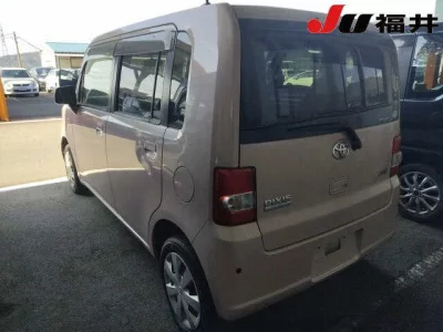 TOYOTA PIXIS SPACE