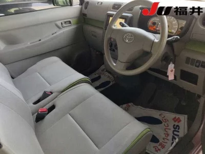 TOYOTA PIXIS SPACE