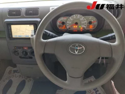 TOYOTA PIXIS SPACE