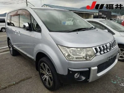 MITSUBISHI DELICA D5