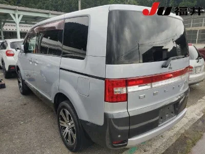 MITSUBISHI DELICA D5