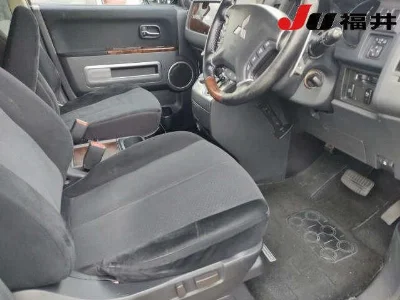 MITSUBISHI DELICA D5