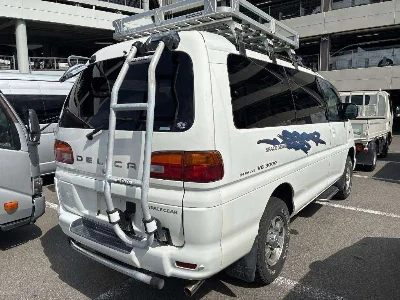 Mitsubishi DELICA